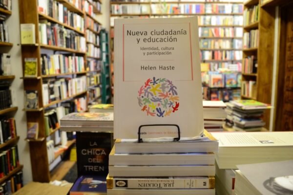 Nueva Ciudadanìa Y Educación. Helen Haste.
