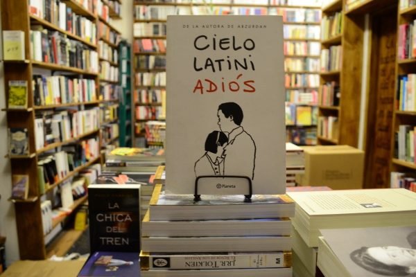 Adiós. Cielo Latini.