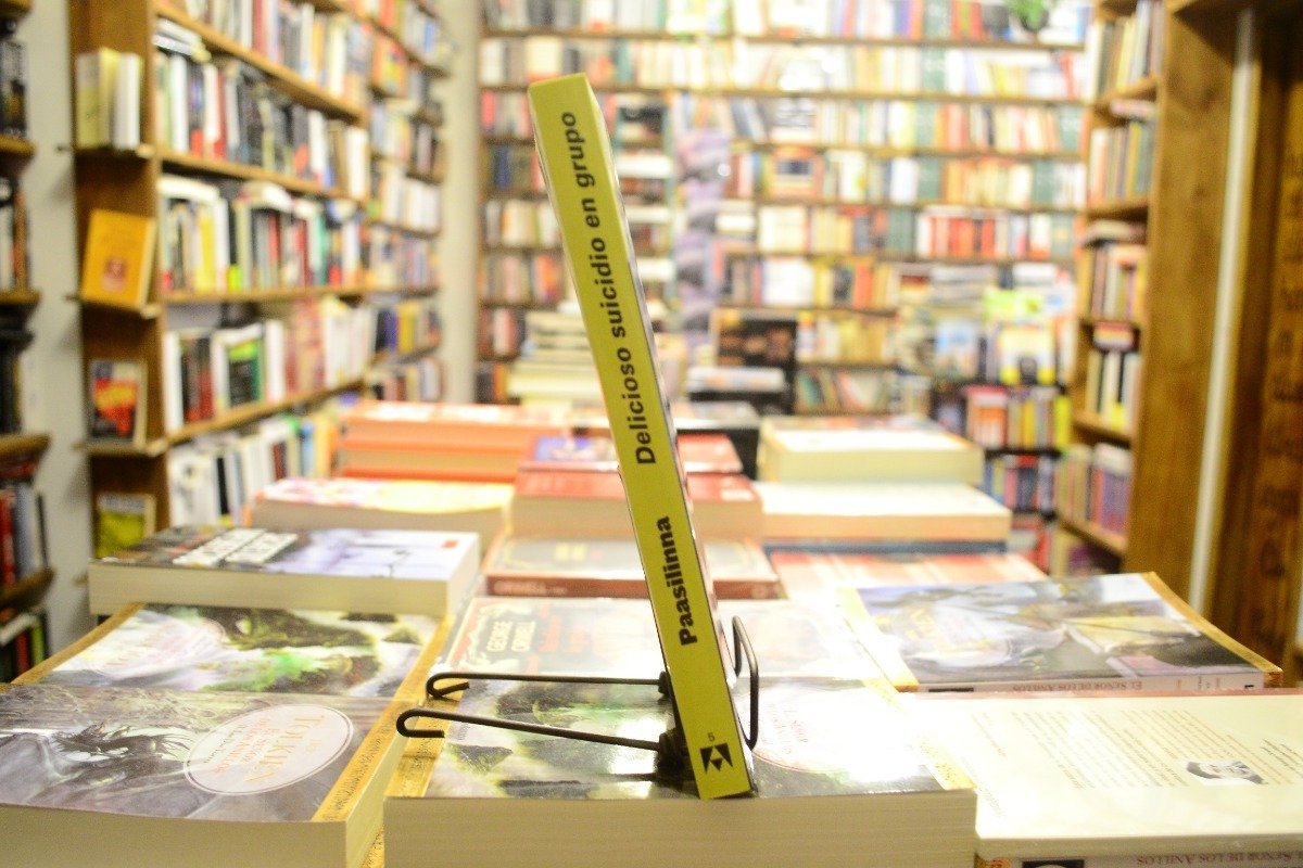 Delicioso Suicidio En Grupo. Arto Paasilinna. - Imagen 2