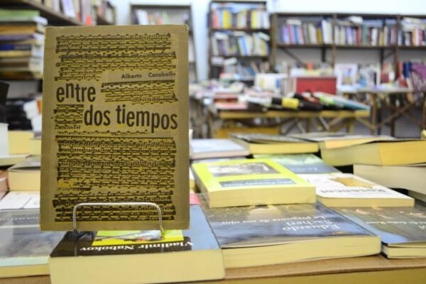 Entre Dos Tiempos. Alberto Caraballo.