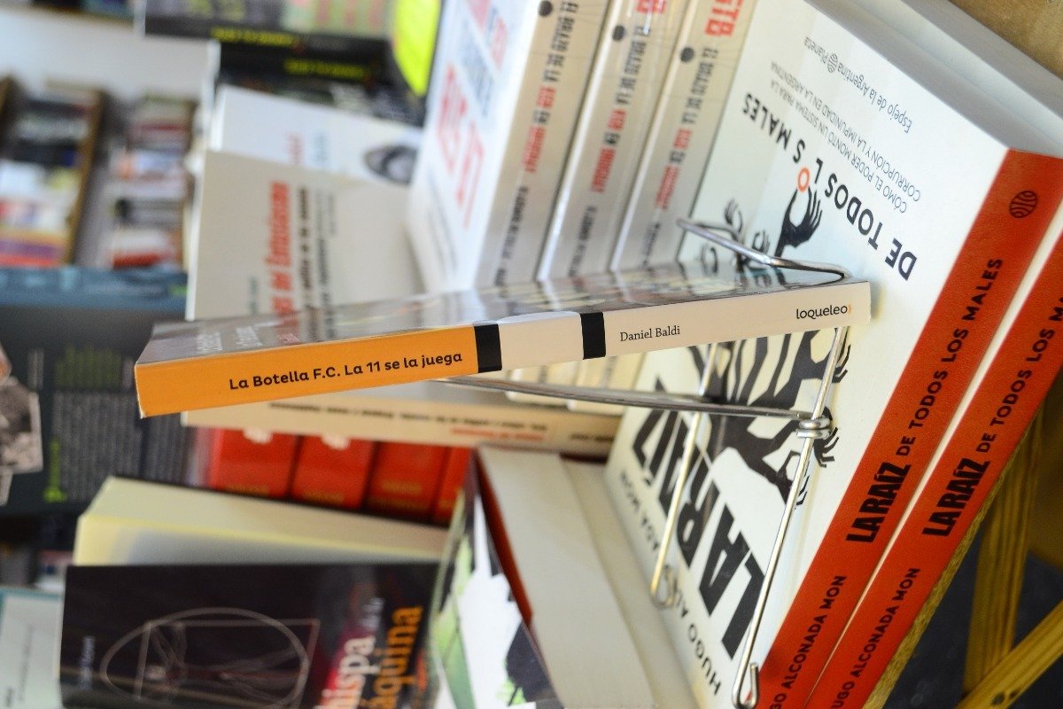 La Botella F. C. - La 11 Se La Juega. Daniel Baldi. - Imagen 2