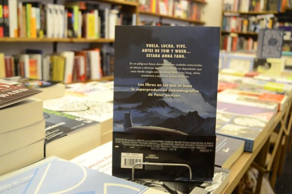 Vuelos Nocturnos. Philip Reeve. - Imagen de 3