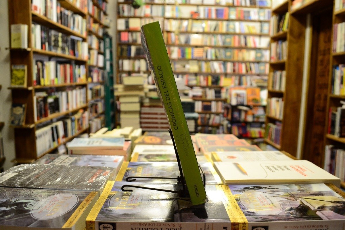 Crónicas Del Espacio. Neil Degrasse Tyson. - Imagen 2