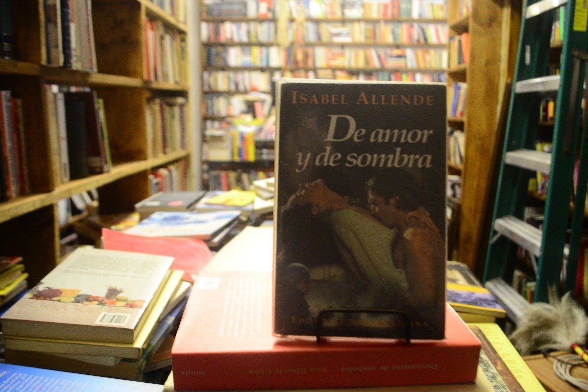 Isabel Allende. De Amor Y De Sombra. - Imagen 2