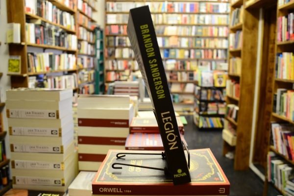 Las Múltiples Vidas De Stephen Leeds. Brandon Sanderson. - Imagen 2