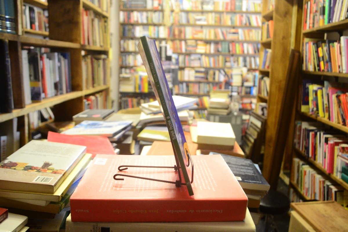 Súper Pocha Y El Ladrón De Palabras. Helen Velando. - Imagen 2