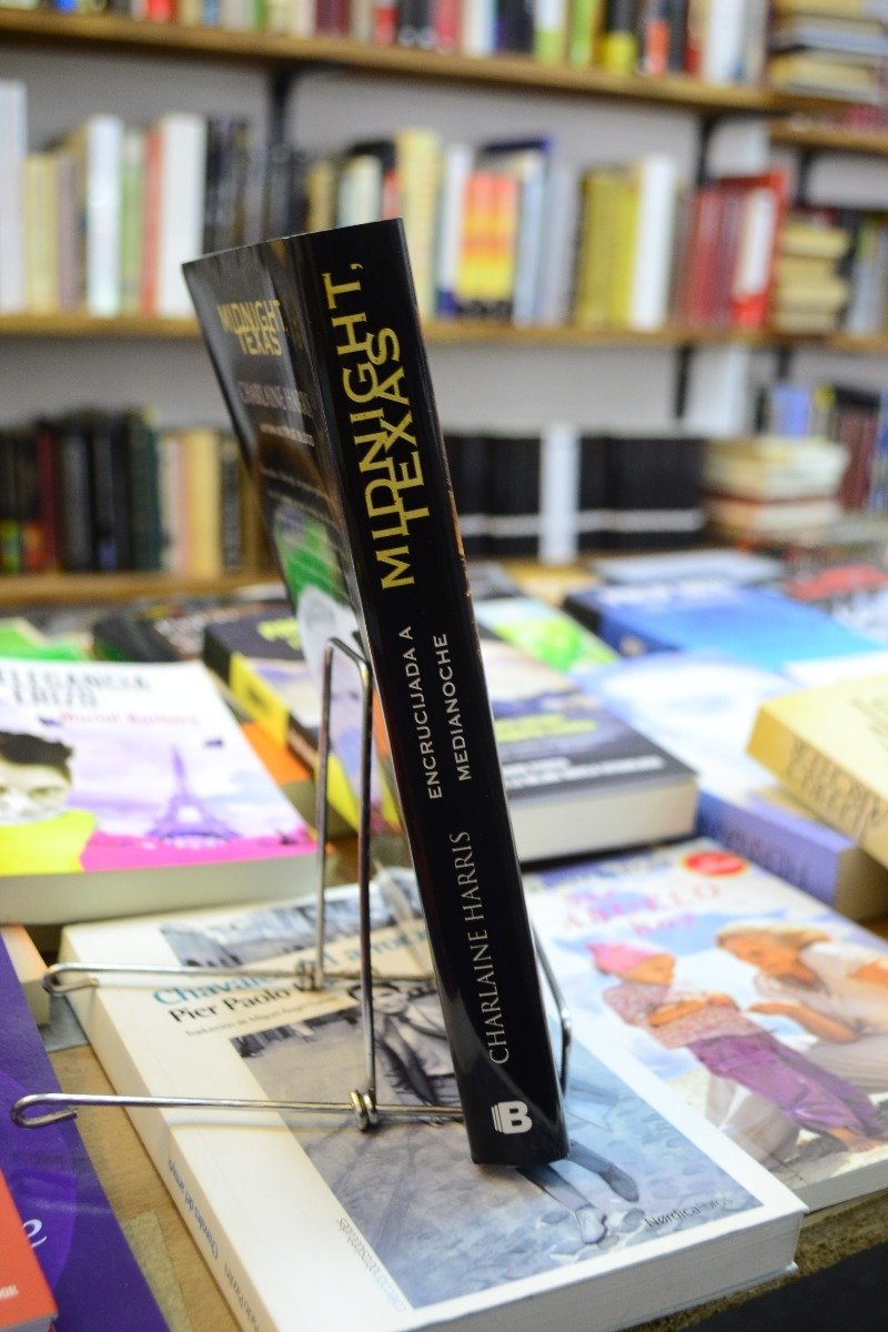 Encrucijada A Medianoche. Charlaine Harris. - Imagen 2