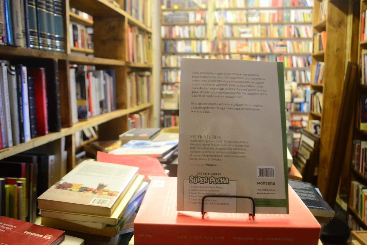 Súper Pocha Y El Ladrón De Palabras. Helen Velando. - Imagen 3