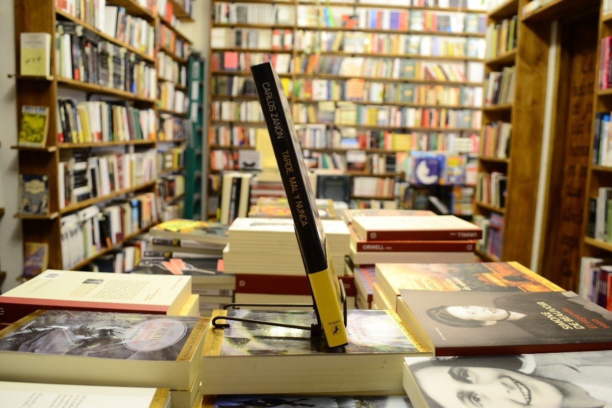 Tarde, Mal Y Nunca. Carlos Zanón. - Imagen 2