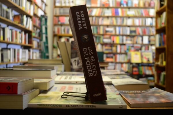 Las 48 Leyes Del Poder. Robert Greene. - Imagen 2