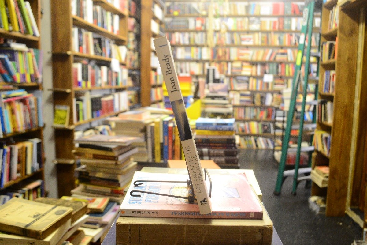 Los Amantes De Gibraltar. Joan Brady. - Imagen 2