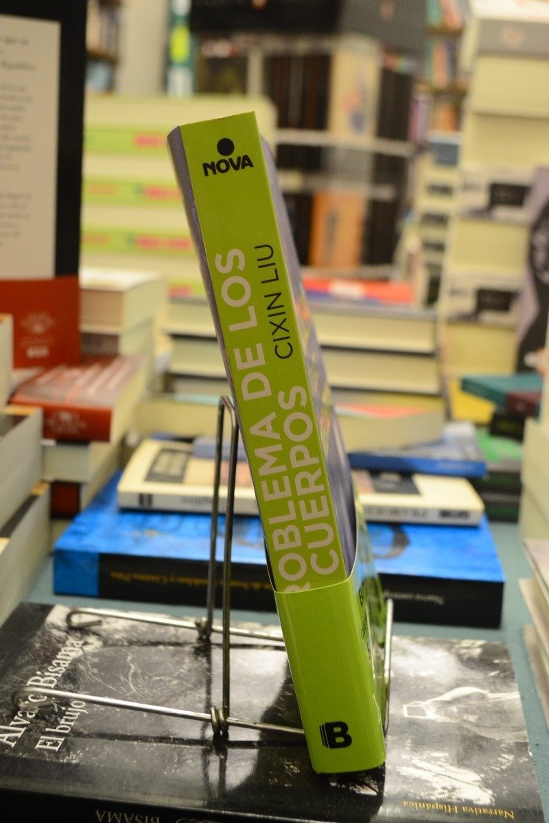 El Problema De Los Tres Cuerpos. Liu Cixin. - Imagen 2