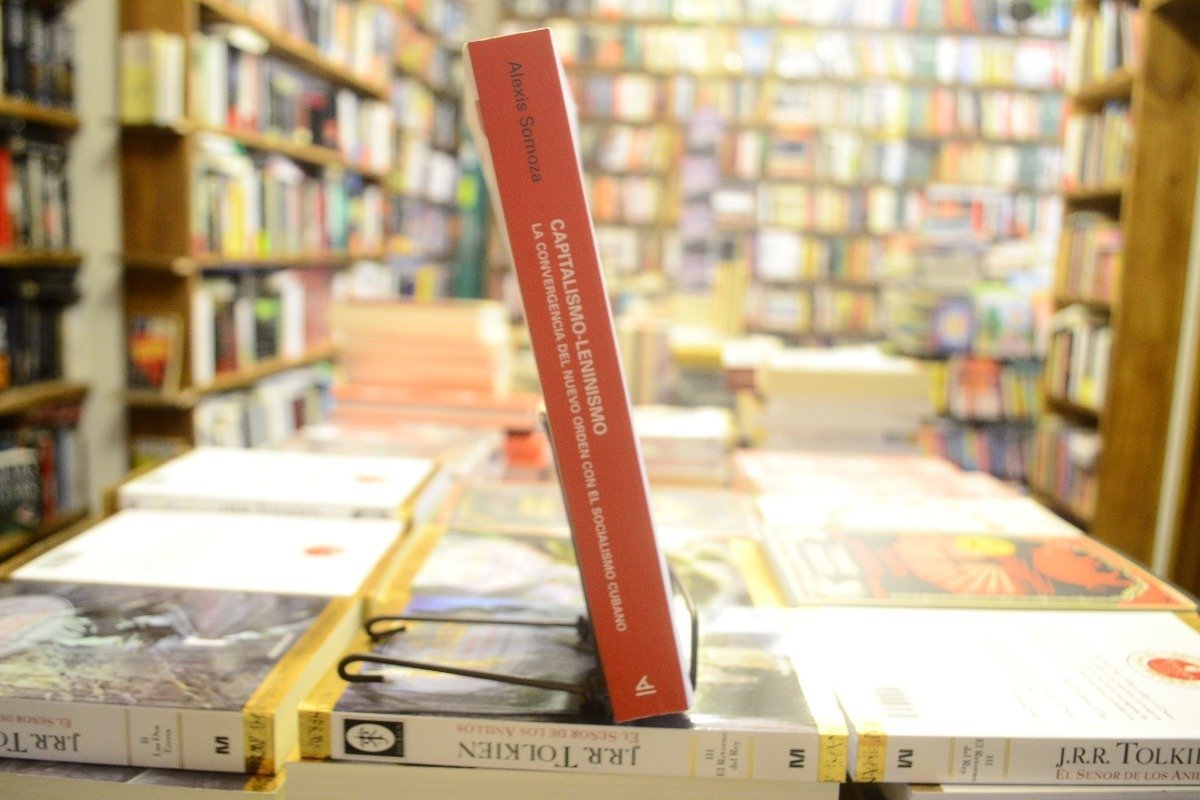 Capitalismo - Leninismo. Alexis Somoza. - Imagen 2