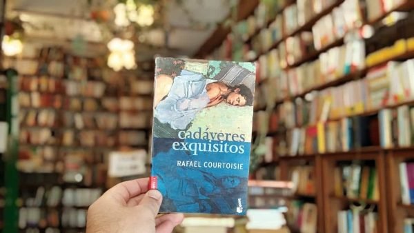 Cadáveres Exquisitos. Rafael Courtoisie.