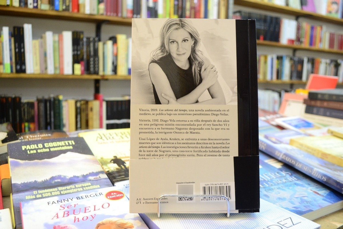 Los Señores Del Tiempo. Eva Gº. Sáenz De Urturi. - Imagen 3