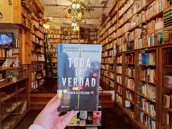 Toda La Verdad. Karen Cleveland.