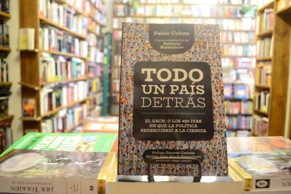Todo Un País Detrás. Pablo Cohen.