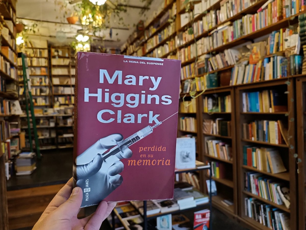 Mary Higgins Clark. Perdida En Su Memoria. - Imagen 2