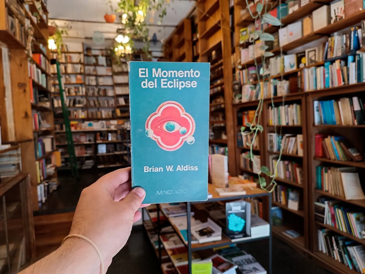 Brian W. Aldiss. El Momento Del Eclipse. - Imagen 2