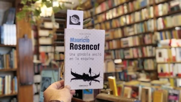 Una Góndola Ancló En La Esquina. Mauricio Rosencof.