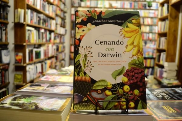 A La Mesa Con Darwin. Jonathan Silvertown.
