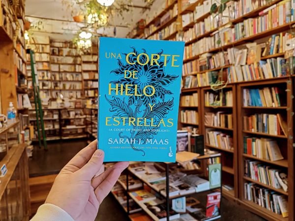 Una Corte De Hielo Y Estrellas. Sarah J. Maas.
