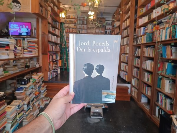 Dar La Espalda. Jordi Bonells.