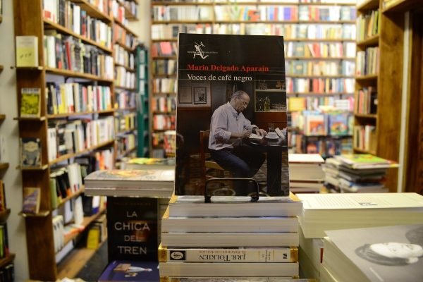 Voces De Café Negro. Mario Delgado Aparaín. - Imagen 2