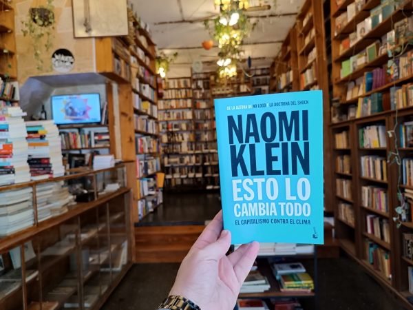 Esto Lo Cambia Todo. Naomi Klein.