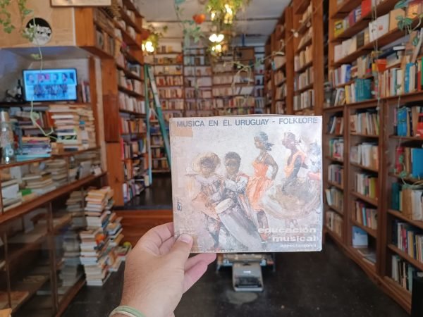 Música En El Uruguay - Folklore. Fernando Diez Serrano.