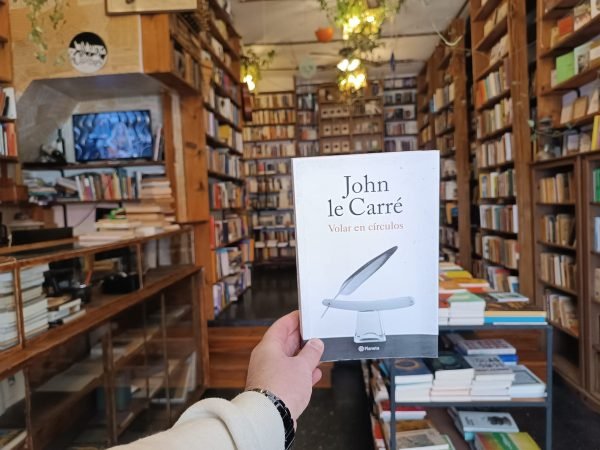 Volar En Círculos. John Le Carré.