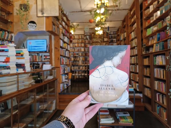 De Amor Y De Sombra. Isabel Allende.