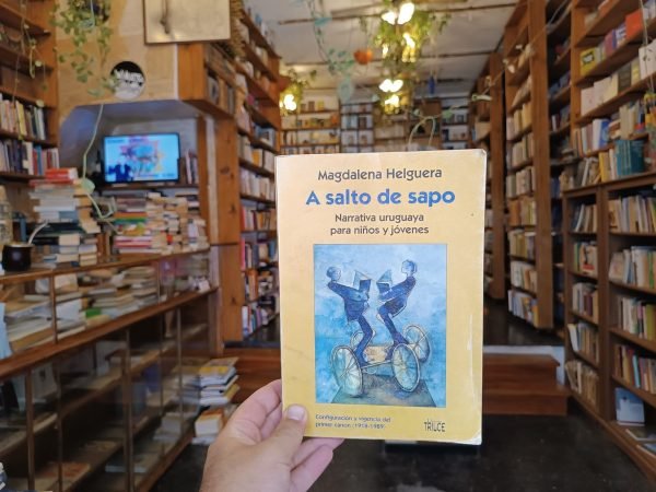 A Salto De Sapo. Magdalena Helguera.