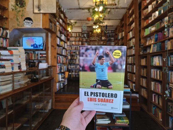 El Pistolero. Luis Suárez. Luca Caioli.