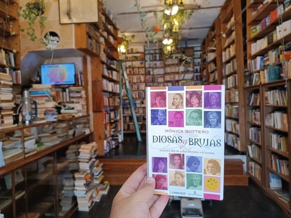Diosas Y Brujas. Mónica Bottero.