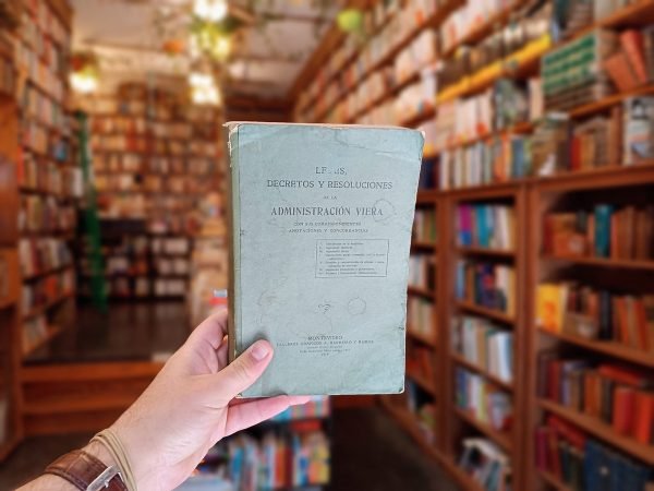 Leyes, Decretos Y Resoluciones De La Administración Viera.